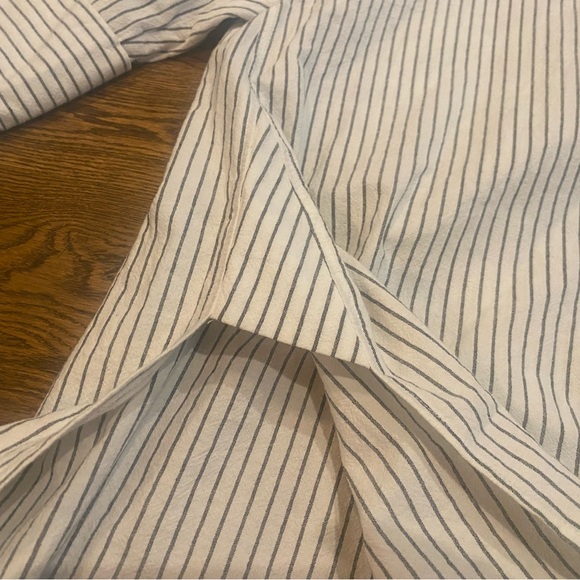 Umgee Tunic Top Frayed Women’s Size Small - White with Light Blue Stripe - Picture 8 of 14